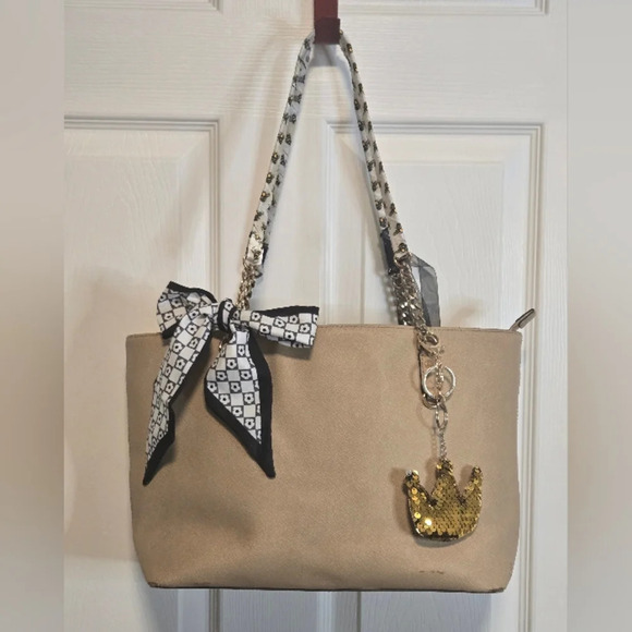 Michael Kors Purse - Picture 1 of 13